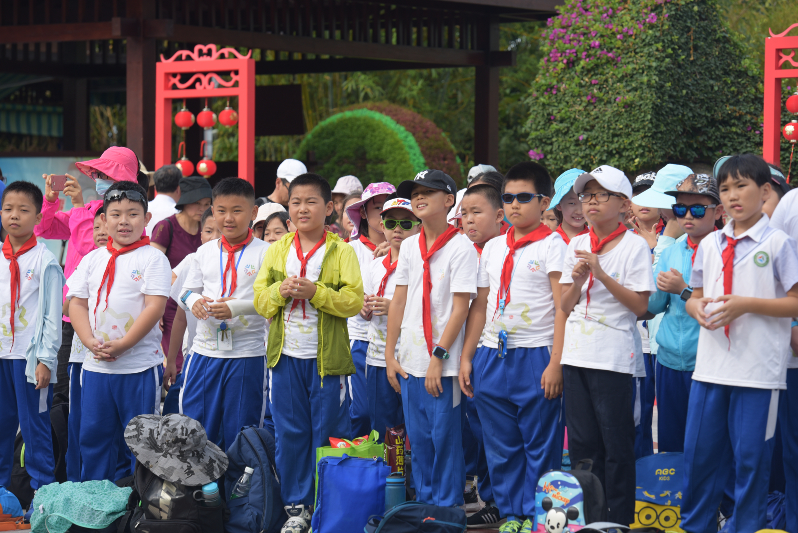 三亞八一小學四年級學生走進大小洞天研學旅行實踐教育基地