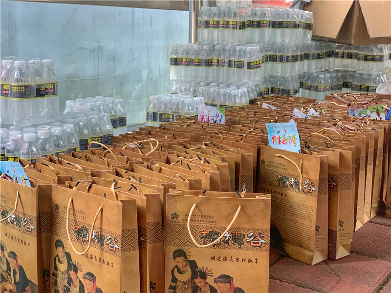2.100箱礦泉水